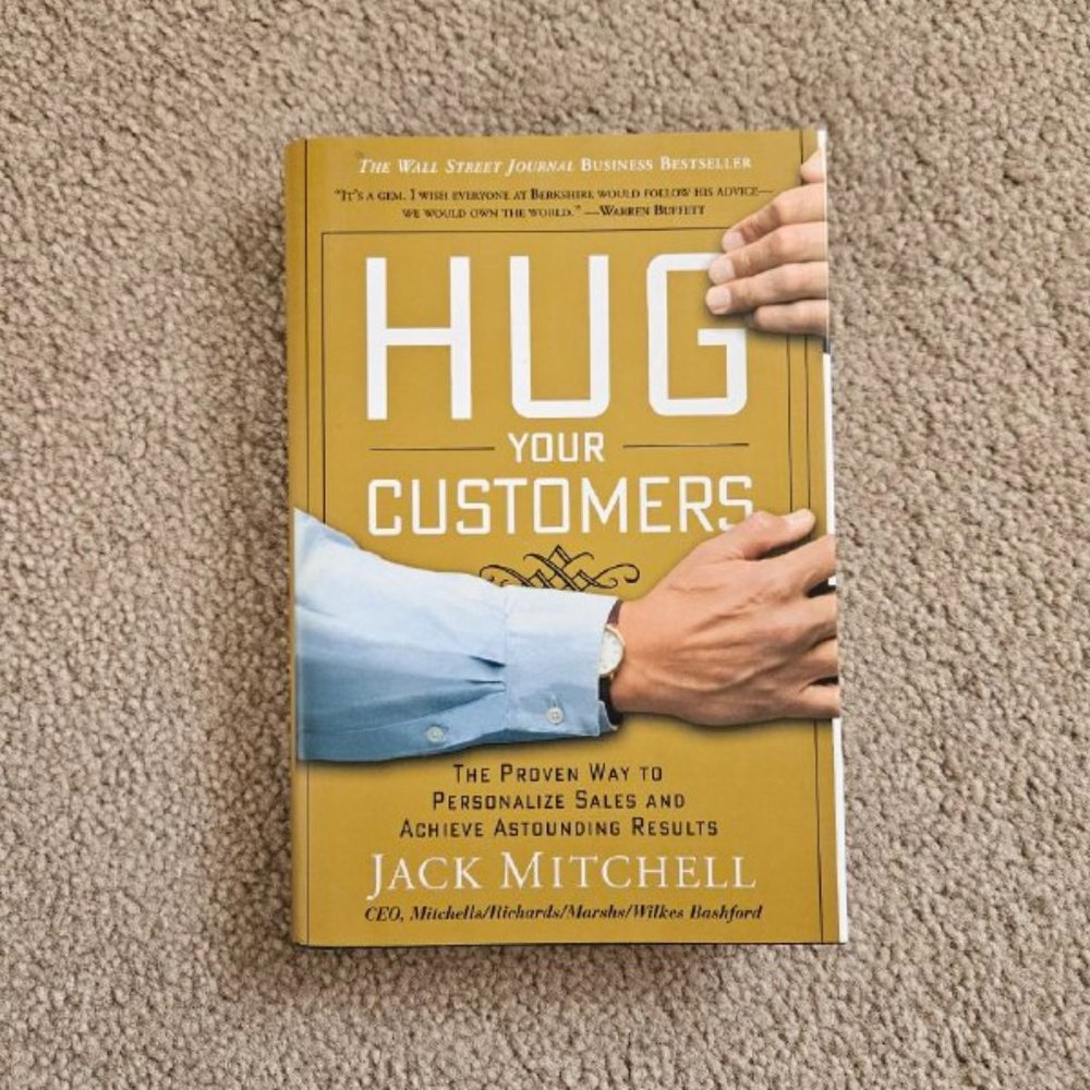4/$20 Hug Your Customers‎ by Jack Mitchell - Hardcover